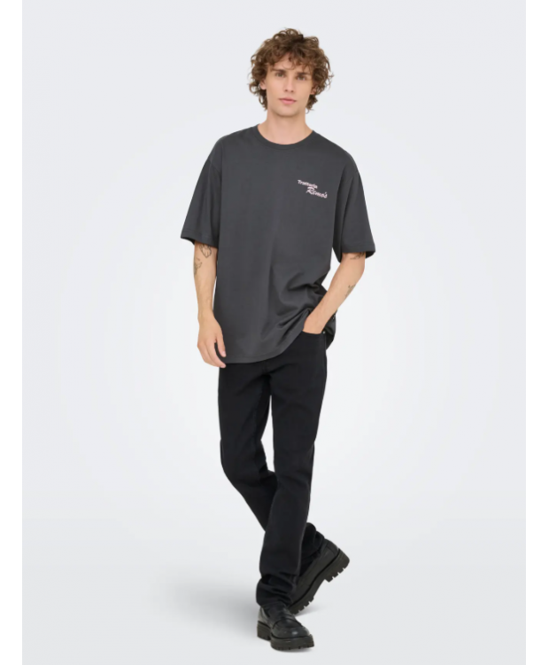 ONLY & SONS relaxed fit T-shirt i grå med nålestriber til herre billede 2