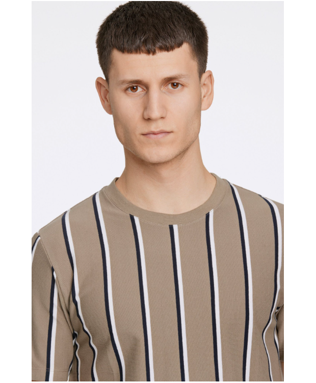 Lindbergh T-shirt med rund hals i mørk sandfarve med striber til herre billede 2
