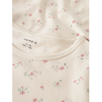 Name It natkjole med blomsterprint i lys beige til piger