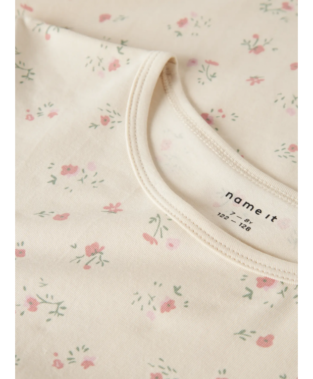 Name It pyjamassæt med blomsterprint i lys beige til piger billede 2